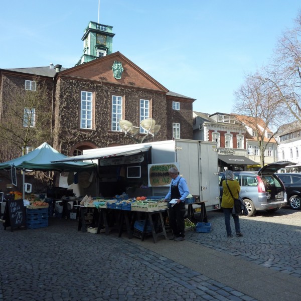 7. Szombati piac az Akseltorv téren friss zöldségekkel, gyümölcsökkel